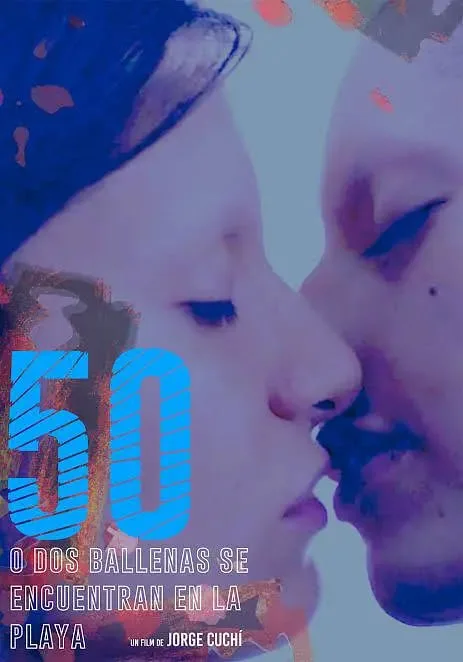 50或两只鲸鱼在沙滩上相遇